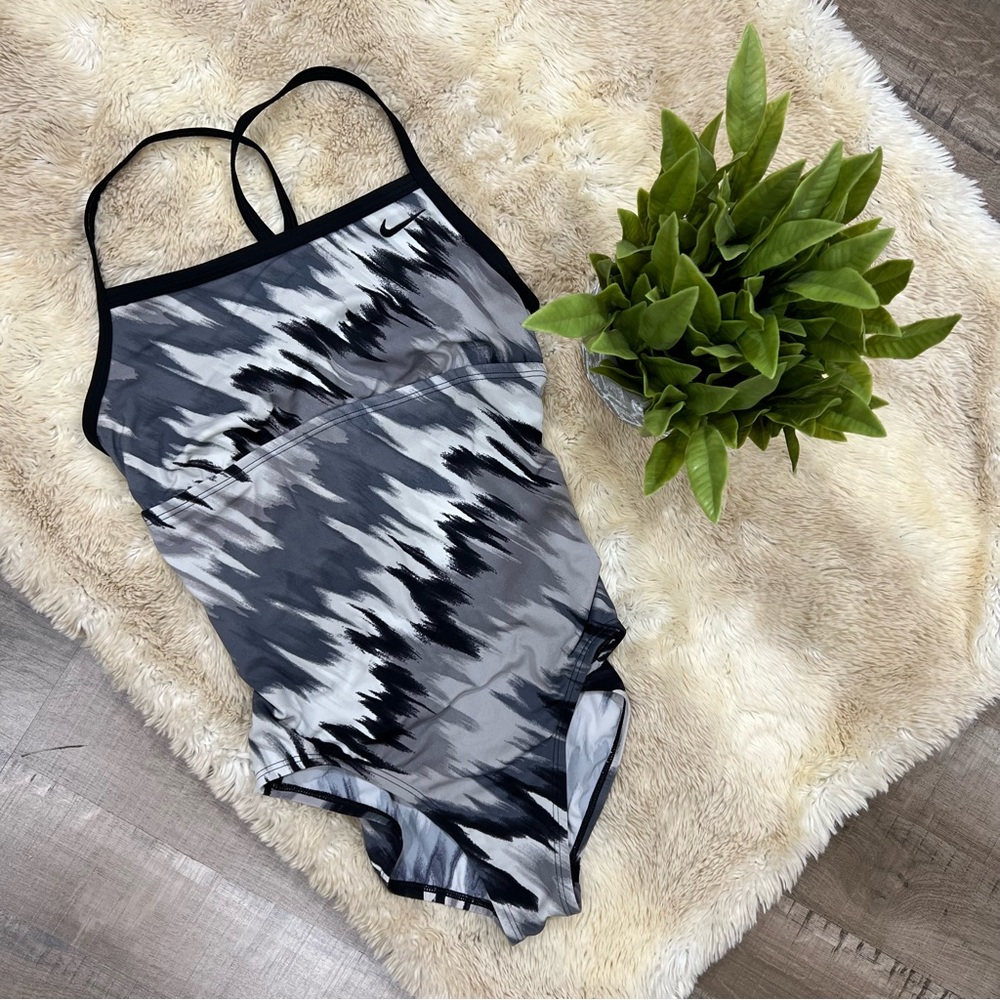 NIKE Women's Immiscible Print Racerback Sport One-Piece Swimsuit Medium